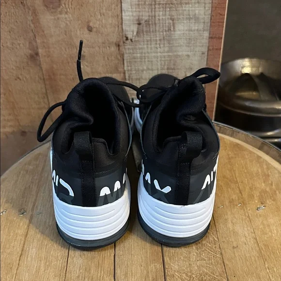 NEW Nike Air Max Black and White Athletic Shoes - Picture 4 of 5